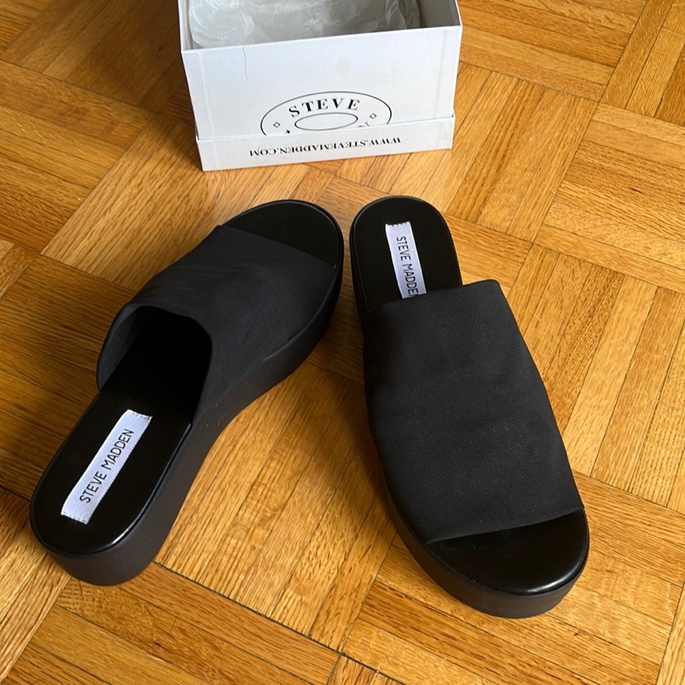 Black Steve Madden Platform sandals. Made in Italy. Size 9